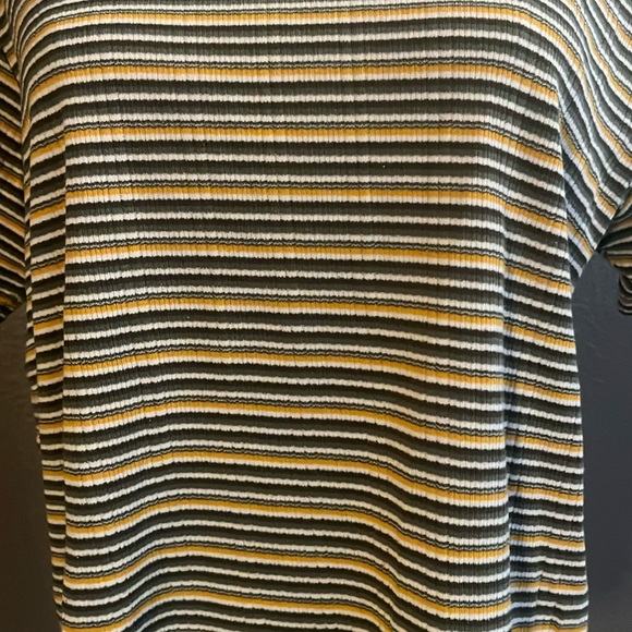 Vintage Basic Editions Tee - Picture 6 of 13